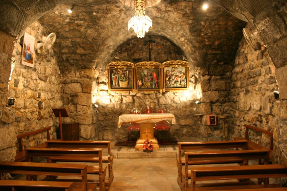 Capela de Santo Ananias – Damasco (Síria), construída no século 1 dC, de uma das primeiras casas de culto cristão. Mais que uma reunião de irmãos para louvar a Deus e ler a Bíblia, o centro do culto era a Eucaristia